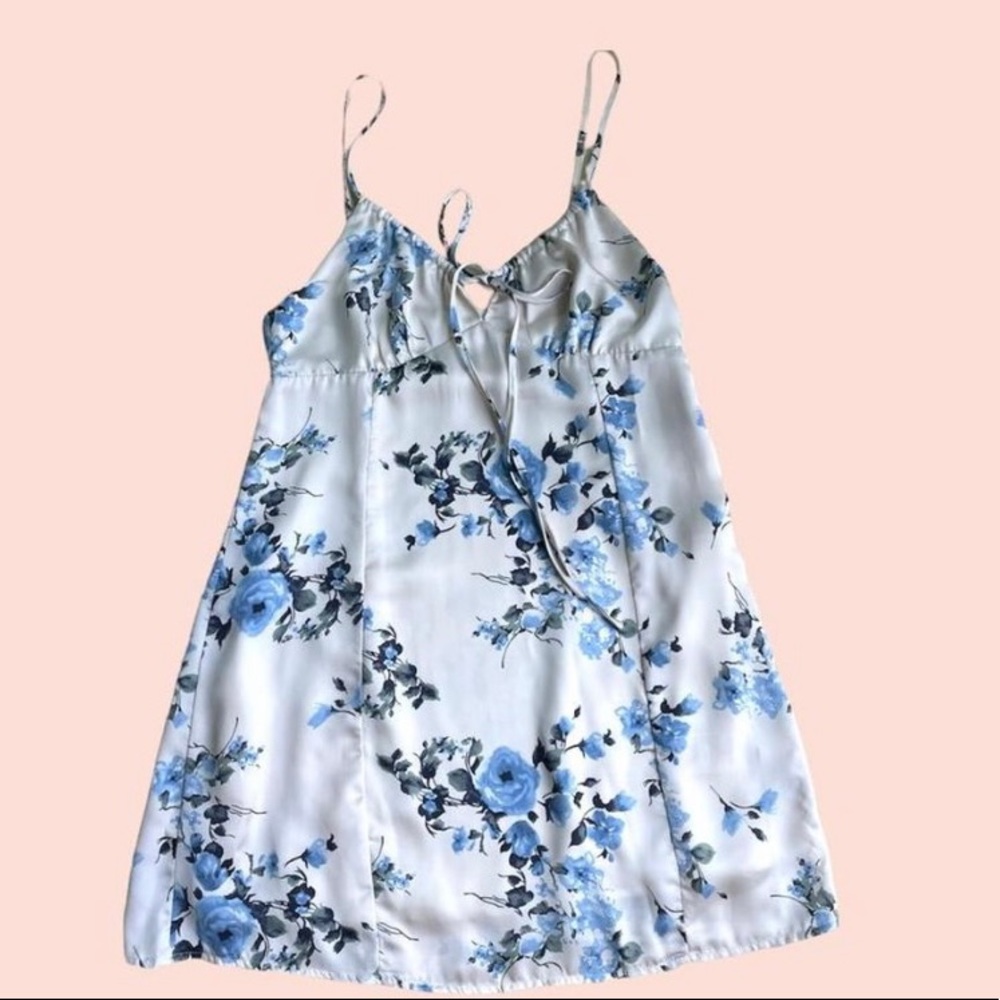 URBAN OUTFITTERS BEAUTIFUL DRESS!!